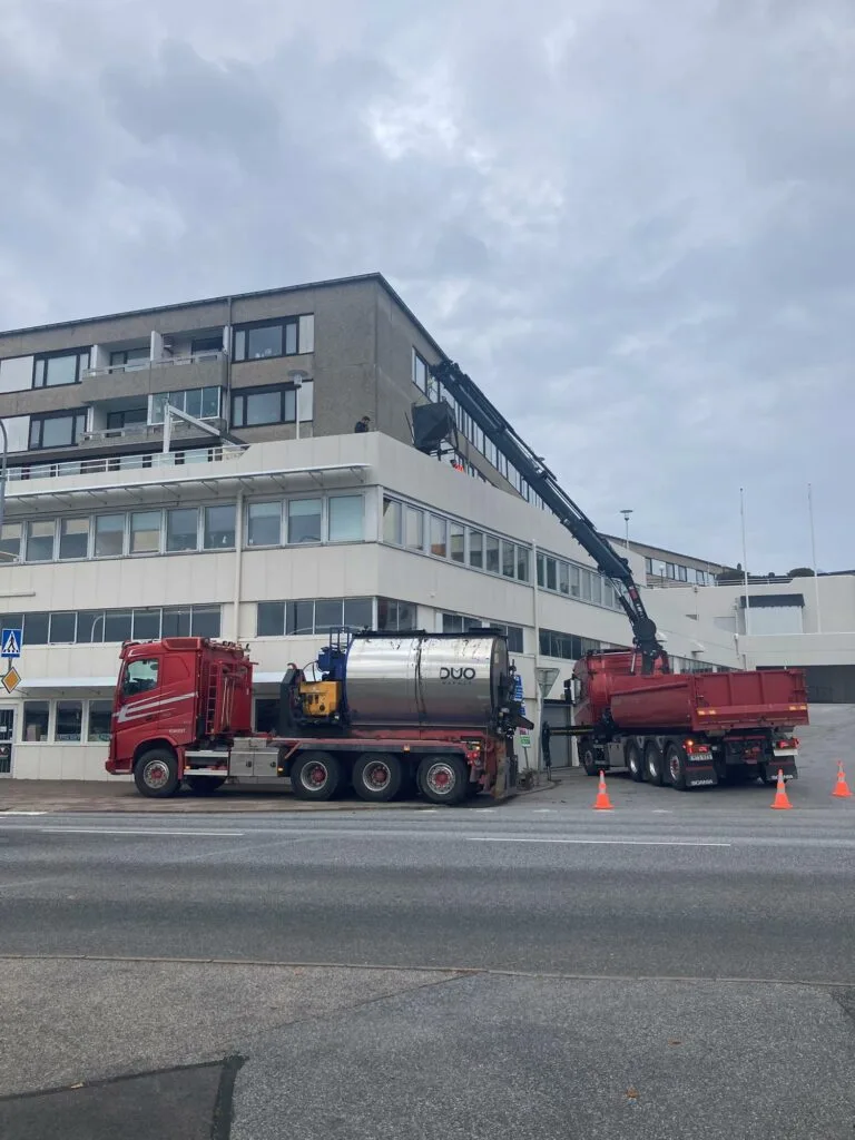 Läggning av gjutasfalt i Lysekil under September månad